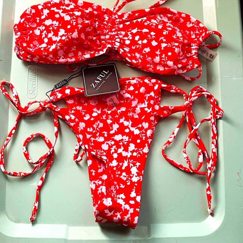 Zaful woman’s Large 2 piece bikini NWT
